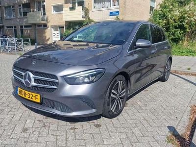 Grijs Occasion 2019 Mercedes B180 Edition MPV | € 16.000 (Goede deal)