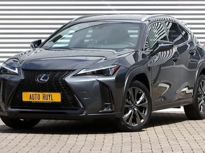 Grijs Gebruikt 2023 Lexus UX 250h Sport Design Packet SUV | € 35.895 (Eerlijke prijs)