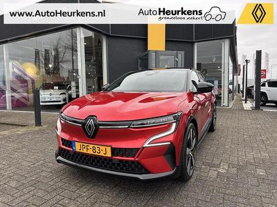 Rood Occasion 2024 Renault Mégane IV Techno Hatchback | € 28.445