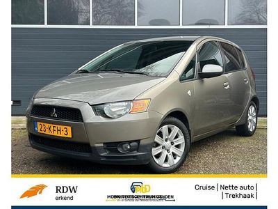 Grijs (metallic) Gebruikt 2009 Mitsubishi Colt Edition Hatchback | € 5.950 (Eerlijke prijs)