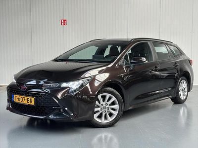 Bruin Gebruikt 2023 Toyota Corolla Active Stationwagen | € 28.799 (Iets duurder)
