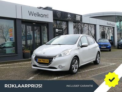 Wit Gebruikt 2015 Peugeot 208 Style Hatchback | € 7.990 (Eerlijke prijs)