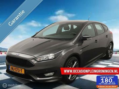 Grijs Occasion 2017 Ford Focus ST-Line Hatchback | € 9.950 (Iets duurder)
