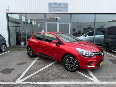 Rood Gebruikt 2017 Renault Clio IV Life Hatchback | € 5.950 (Eerlijke prijs)