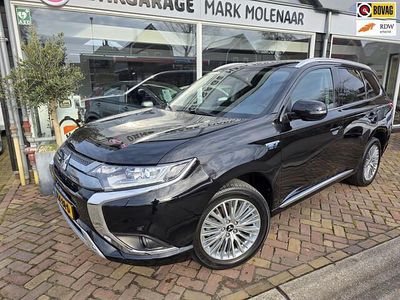 Zwart Occasion 2021 Mitsubishi Outlander Intense SUV | € 26.750 (Iets duurder)