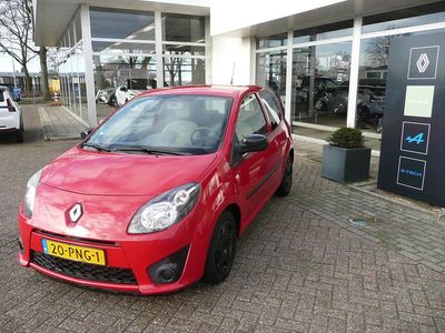 Rood Occasion 2011 Renault Twingo Collection Hatchback | € 3.945 (Iets duurder)