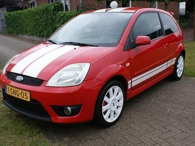 Rood Gebruikt 2005 Ford Fiesta ST Hatchback | € 3.950 (Eerlijke prijs)