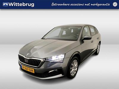 Grijs (metallic) Occasion 2022 Skoda Scala Ambition Hatchback | € 17.950 (Eerlijke prijs)