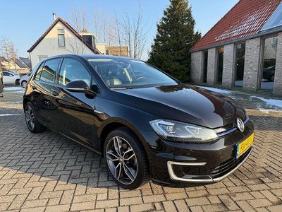 Zwart (metallic) Occasion 2018 VW e-Golf Hatchback | € 9.285