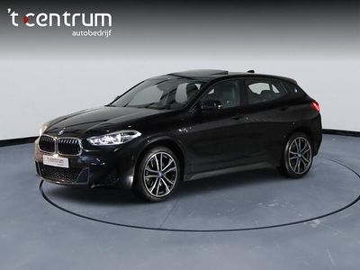 Zwart (metallic) Occasion 2022 BMW 220 Executive SUV | € 31.750