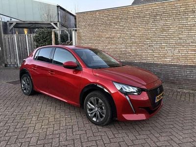 Rood Occasion 2021 Peugeot e-208 Allure Hatchback | € 13.500 (Goede deal)