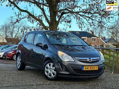 Grijs Gebruikt 2012 Opel Corsa Edition Hatchback | € 2.975 (Eerlijke prijs)