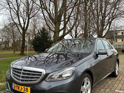 Grijs (metallic) Occasion 2014 Mercedes E200 Sedan | € 13.950