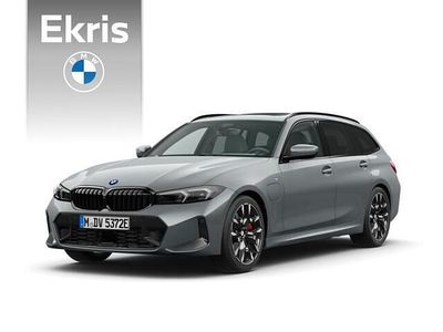 Grijs Nieuw 2025 BMW 330 Comfort Edition Stationwagen | € 76.226 (Eerlijke prijs)