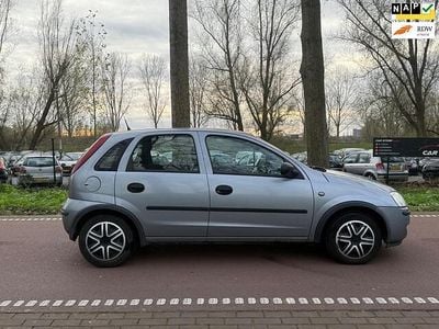 Grijs Gebruikt 2005 Opel Corsa Essentia Hatchback | € 1.099 (Goede deal)