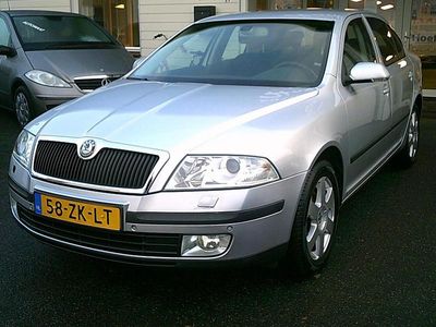 Grijs (metallic) Occasion 2008 Skoda Octavia Business Line Hatchback | € 3.450