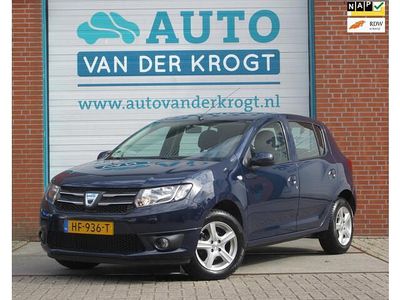 Blauw Gebruikt 2015 Dacia Sandero Lauréate Hatchback | € 6.495 (Eerlijke prijs)