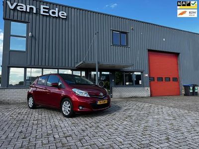Occasion Toyota Yaris Executive 99 PK (72 kW) 2012 Rood Hatchback