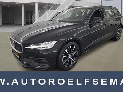 Zwart (metallic) Occasion 2022 Volvo V60 Business Edition Stationwagen | € 19.850 (Super prijs)