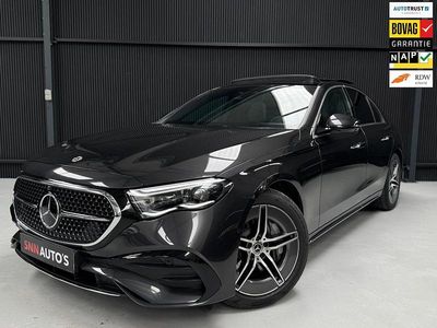 Grijs (metallic) Gebruikt 2023 Mercedes E300 AMG line Sedan | € 62.950 (Iets duurder)