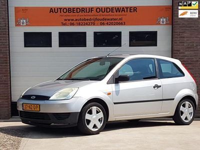 Grijs Gebruikt 2004 Ford Fiesta Hatchback | € 995 (Eerlijke prijs)