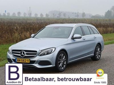Grijs (metallic) Gebruikt 2015 Mercedes C180 Prestige Stationwagen | € 17.995 (Eerlijke prijs)