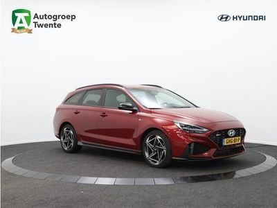 Ultimate red (rood metallic) Gebruikt 2024 Hyundai i30 N Line Stationwagen | € 29.900 (Duur)