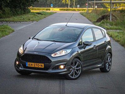 Grijs (metallic) Occasion 2016 Ford Fiesta ST-Line Hatchback | € 8.450 (Iets duurder)