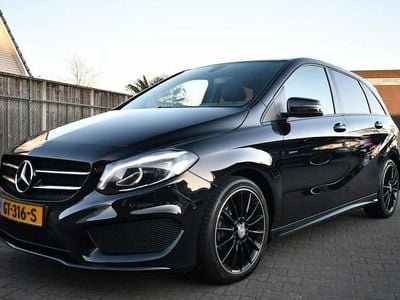 Zwart (metallic) Gebruikt 2015 Mercedes B180 AMG MPV | € 15.950 (Eerlijke prijs)