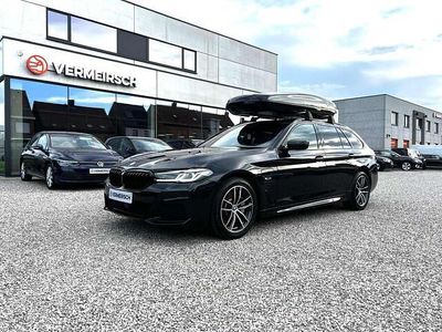 Zwart Gebruikt 2023 BMW 530e M Sport Stationwagen | € 45.999 (Eerlijke prijs)