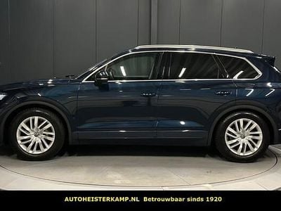 Blauw (metallic) Occasion 2025 VW Touareg Elegance SUV | € 66.950 (Duur)