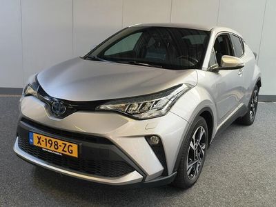 tweedehands Toyota C-HR 1.8 Hybrid Dynamic uit 2022 Rijklaar + 12 maanden Bovag-garantie Henk Jongen Auto's in Helmond, al 50 jaar service zoals 't hoort!