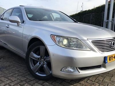 Lexus LS460