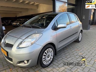 Grijs (metallic) Gebruikt 2010 Toyota Yaris Hatchback | € 7.450 (Eerlijke prijs)