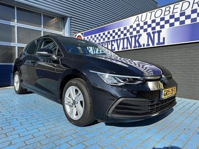 Zwart Gebruikt 2024 VW Golf VIII Stationwagen | € 25.950 (Eerlijke prijs)