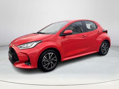 Rood Occasion 2022 Toyota Yaris Hybrid Hatchback | € 23.949 (Iets duurder)
