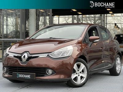 tweedehands Renault Clio IV 1.2 TCE 120 EDC Expression Automaat | Navigatie | Parkeersensoren achter | LM velgen |