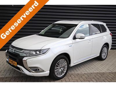 Wit (parellak) Occasion 2019 Mitsubishi Outlander P-HEV Intense SUV | € 18.895 (Eerlijke prijs)