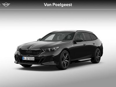 Saphirschwarz metallic (zwart metallic) Nieuw 2025 BMW 520 Comfort Edition Stationwagen | € 95.535