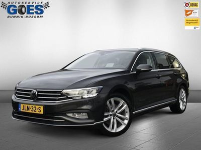 Grijs Occasion 2023 VW Passat Highline Stationwagen | € 24.940 (Iets duurder)