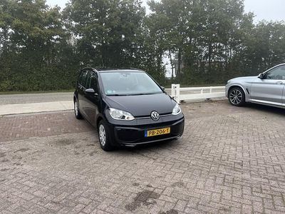 Zwart Gebruikt 2017 VW up! move up! Hatchback | € 7.944 (Goede deal)