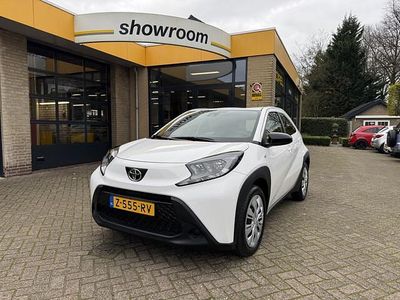 Wit (metallic) Occasion 2024 Toyota Aygo X Play SUV | € 19.749 (Eerlijke prijs)