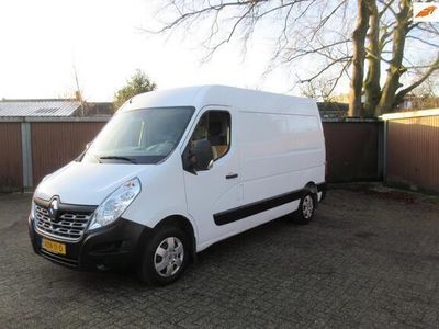 tweedehands Renault Master T33 2.3 dCi L2H2 airco trekhaak