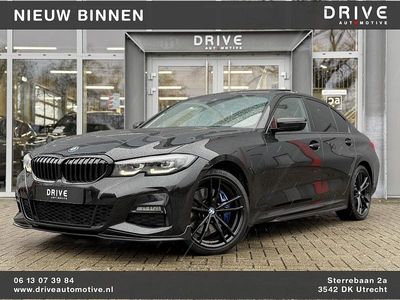 Zwart Occasion 2022 BMW 330 M Sport Sedan | € 37.500 (Eerlijke prijs)