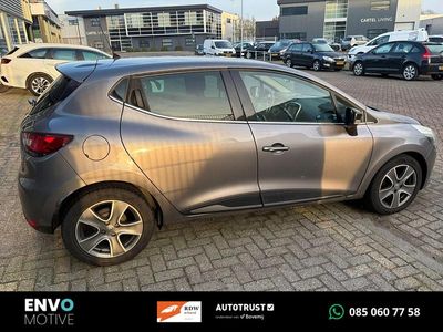Grijs (metallic) Occasion 2015 Renault Clio IV Night&Day Hatchback | € 6.250 (Eerlijke prijs)