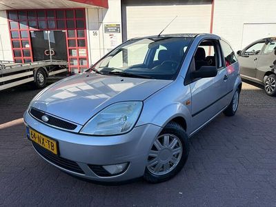 Occasion Ford Fiesta Ghia 80 PK (58 kW) 2004 Grijs Hatchback