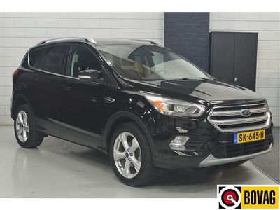 Zwart Gebruikt 2018 Ford Kuga Titanium SUV | € 14.950 (Eerlijke prijs)