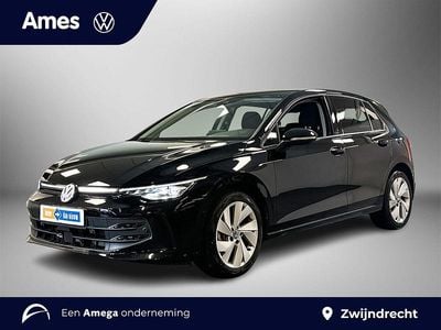 Zwart (metallic) Gebruikt 2025 VW Golf VIII Pro Hatchback | € 32.995 (Duur)
