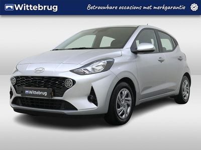 Grijs, metallic lak Gebruikt 2023 Hyundai i10 Comfort Hatchback | € 14.425 (Eerlijke prijs)