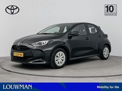Zwart Occasion 2023 Toyota Yaris Hybrid Active Hatchback | € 21.200 (Goede deal)